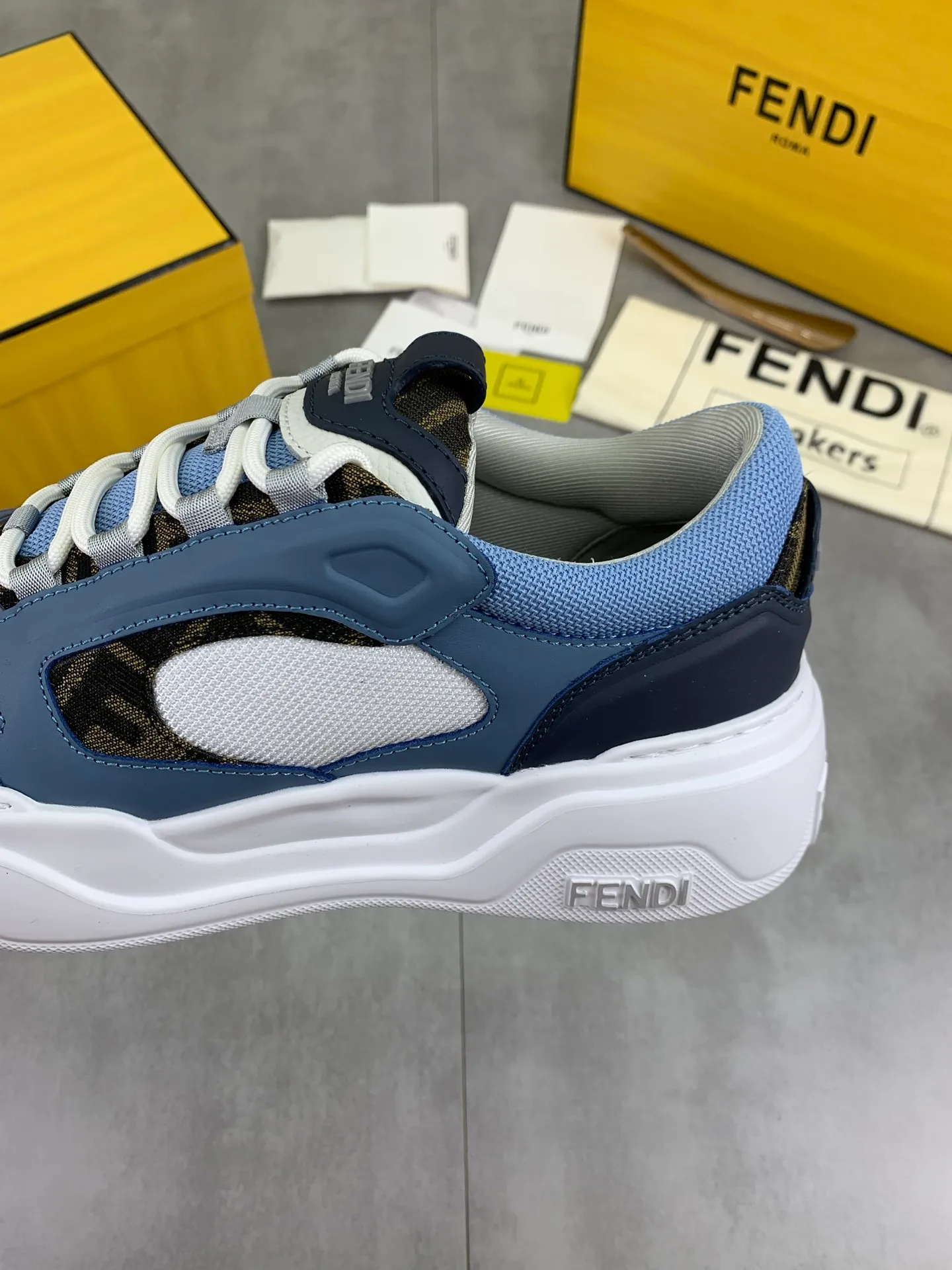 Men's Men's Shoes 💰P740 New Style 💰💎💎💎Summer Hot Style [FENDI Fendi] Top Version 🆕New slip-on sneakers, wavy soles engraved with original words. Embossed Fendi Flow lettering on the heel. The upper is made of high-end calfskin and breathable materials. Original lining with tone-on-tone details decorated with innovative handcrafting techniques. Ultra-light and wear-resistant TPU and IP foam soles, overall lightweight and comfortable. Size:39-44 (38 45 can be customized)